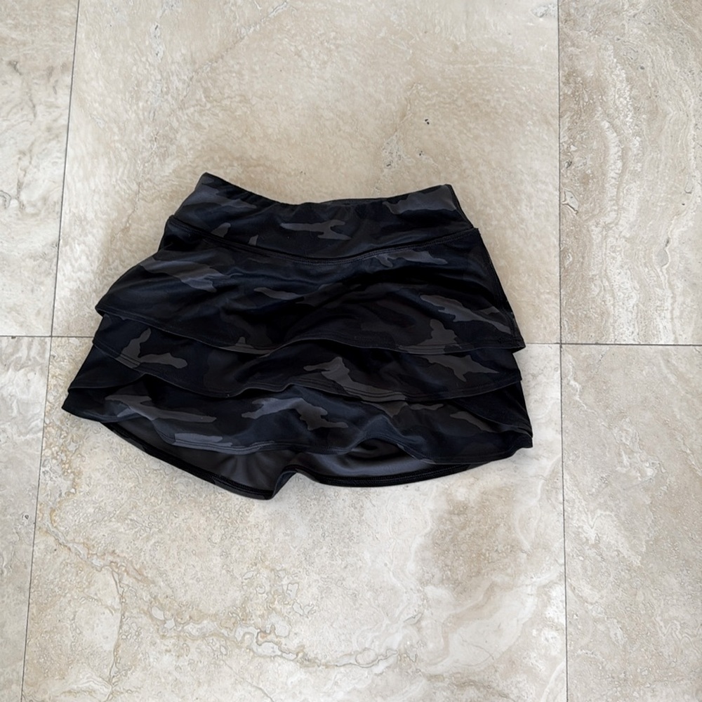 This is a girls skort size 7 by Athleta
